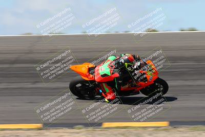 media/Apr-05-2024-Apex Assassins-CVMA Friday Practice (Fri) [[ee2ef04f2b]]/3-Racer 2/Session 3 (Bowl Speed Pans)/